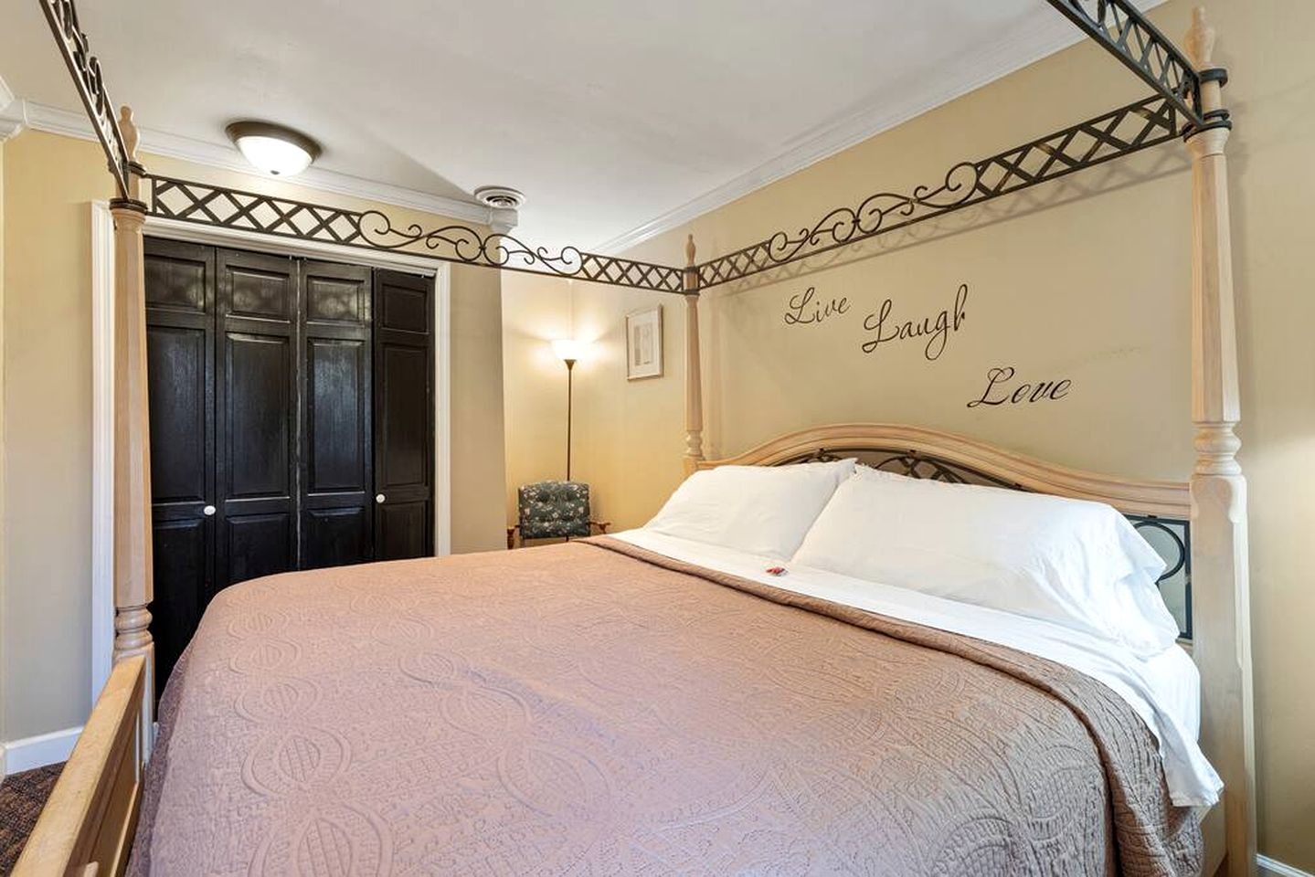 Peaceful Historic Villa with Hot Tub & Pool near Downtown Nashville, Tennessee