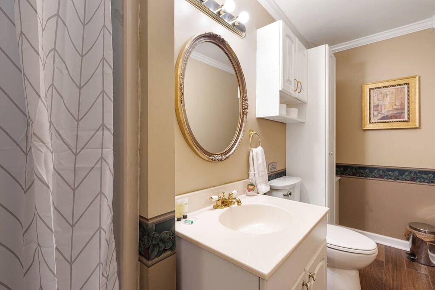 Peaceful Historic Villa with Hot Tub & Pool near Downtown Nashville, Tennessee