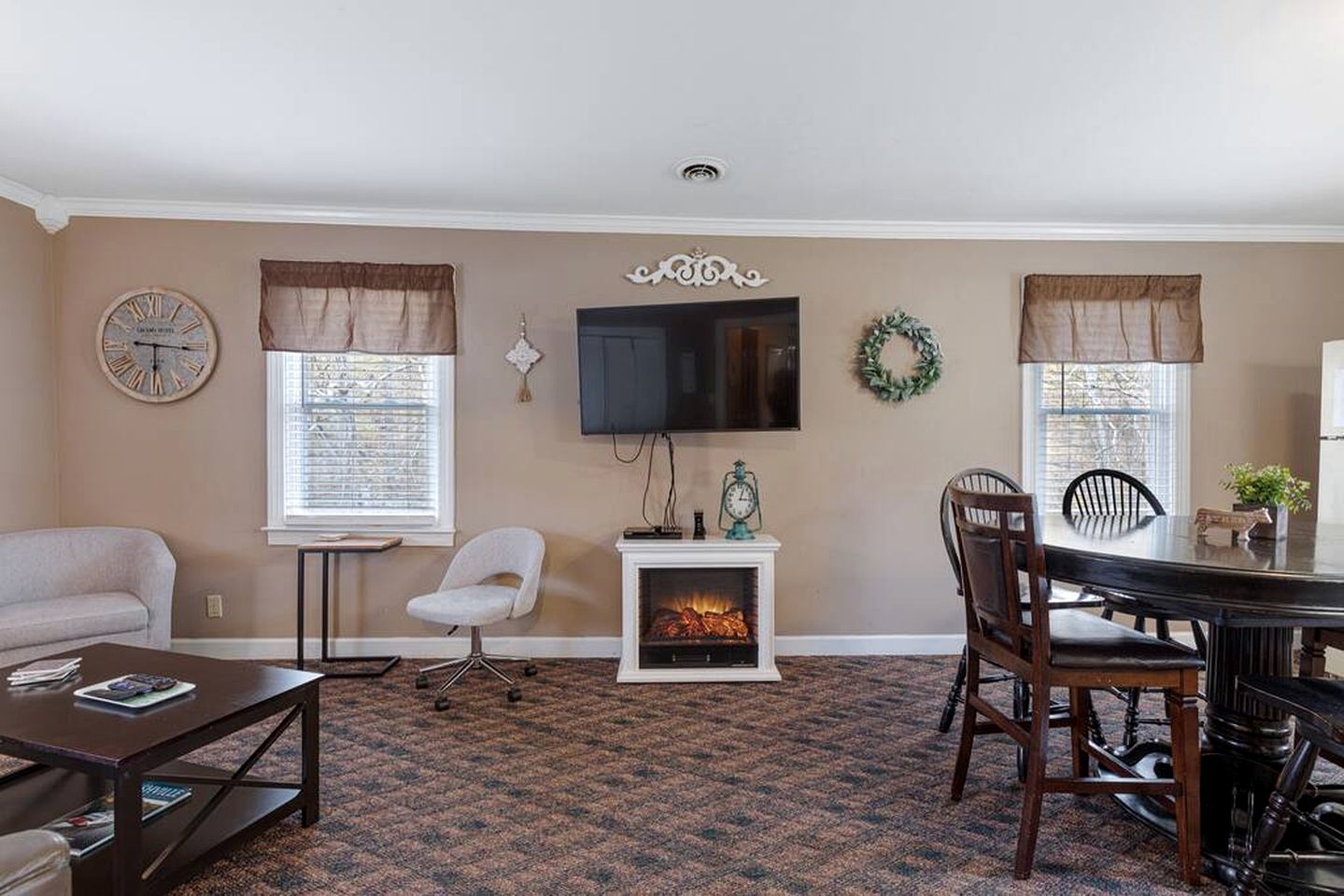 Peaceful Historic Villa with Hot Tub & Pool near Downtown Nashville, Tennessee