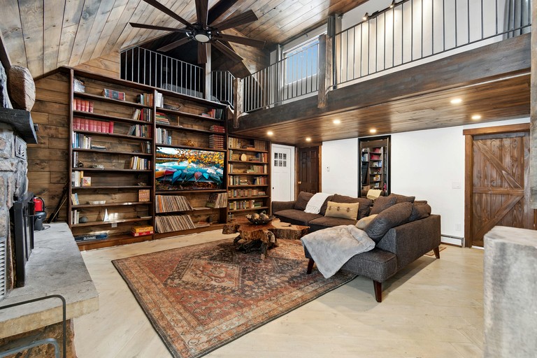 Spacious Mountain Lodge with Private Hot Tub near Estes Park & Rocky Mountain National Park, Ferncliff Colorado