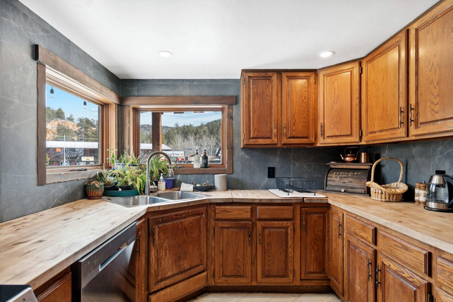 Spacious Mountain Lodge with Private Hot Tub near Estes Park & Rocky Mountain National Park, Ferncliff Colorado