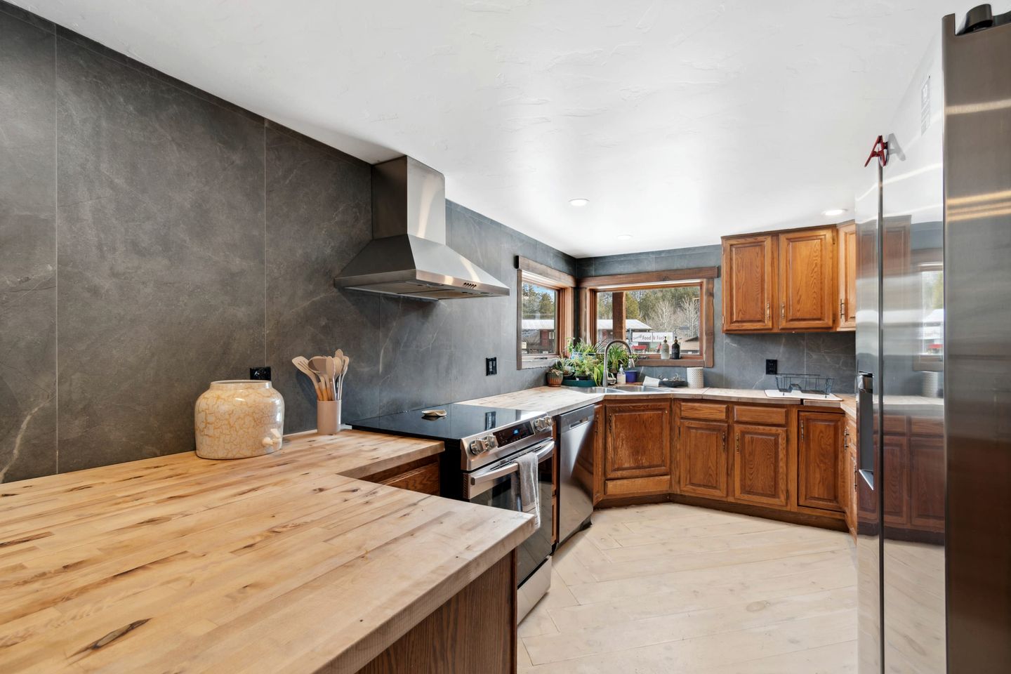 Spacious Mountain Lodge with Private Hot Tub near Estes Park & Rocky Mountain National Park, Ferncliff Colorado