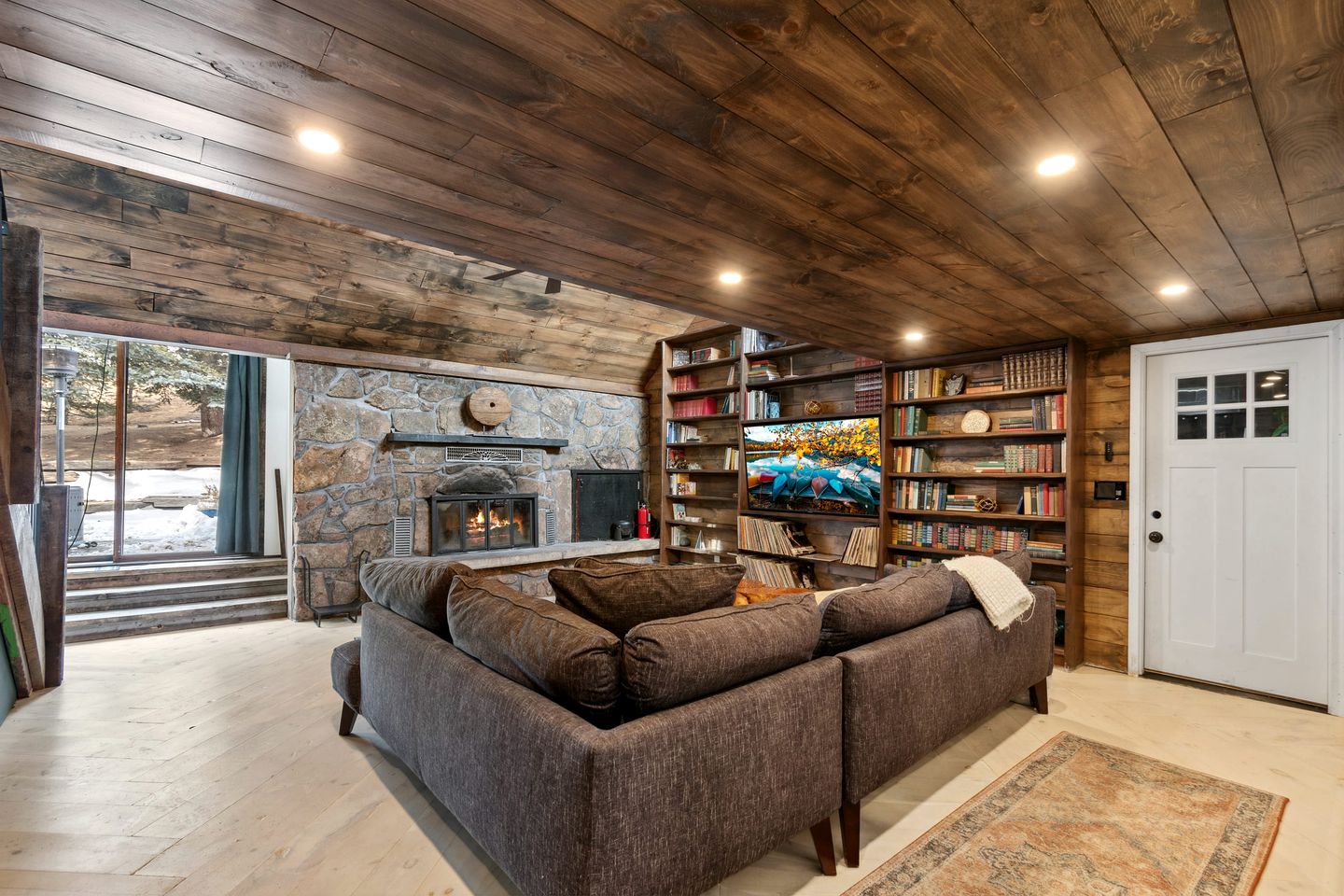 Spacious Mountain Lodge with Private Hot Tub near Estes Park & Rocky Mountain National Park, Ferncliff Colorado