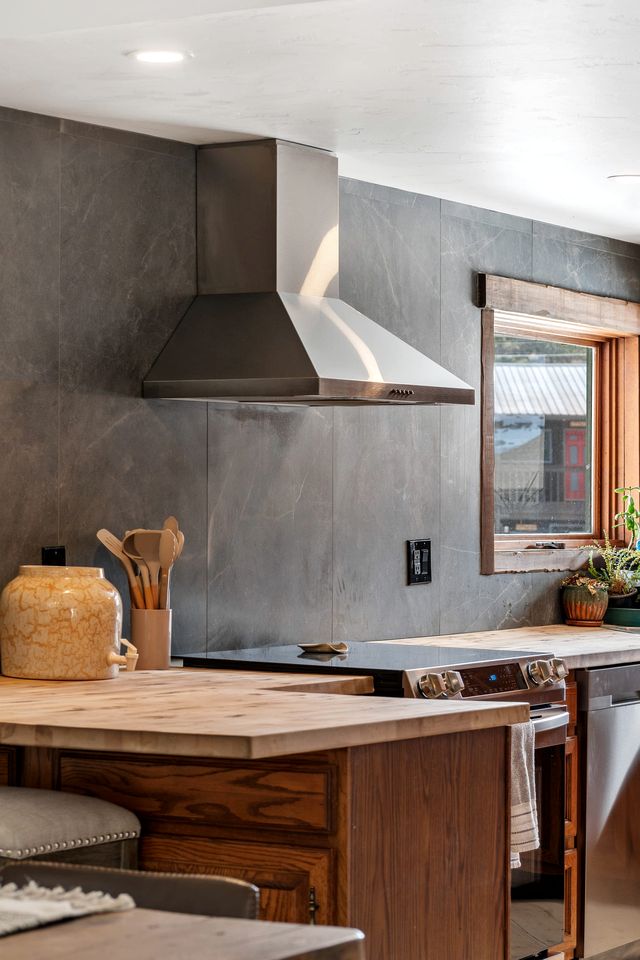 Spacious Mountain Lodge with Private Hot Tub near Estes Park & Rocky Mountain National Park, Ferncliff Colorado