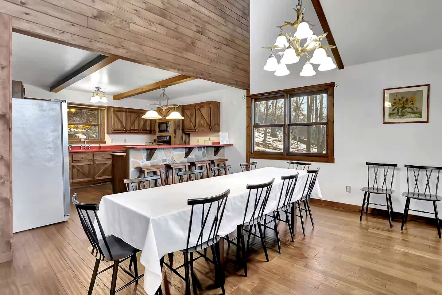 Pet Friendly Cabin for Large Groups in the Eastern Panhandle of West Virginia, Surrounded by Scenic Nature and Historic Attractions