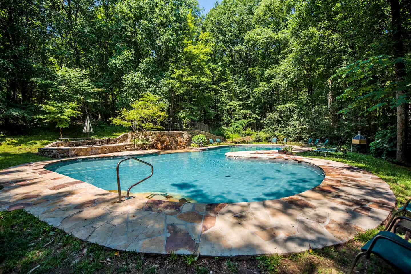 Pet Friendly Cabin for Large Groups in the Eastern Panhandle of West Virginia, Surrounded by Scenic Nature and Historic Attractions