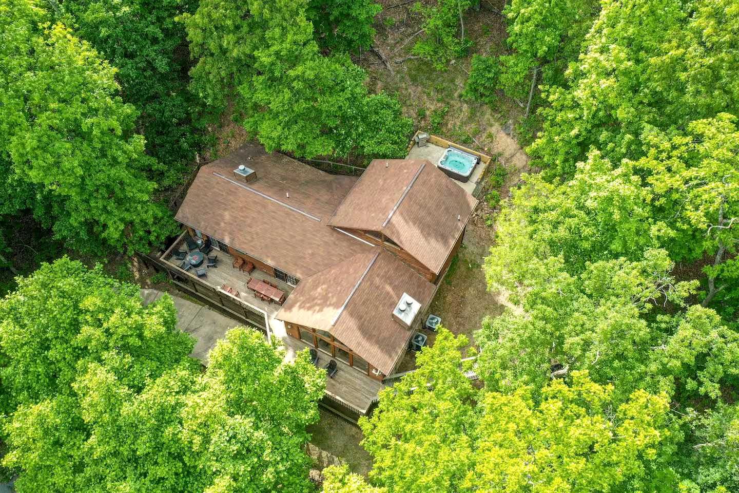 Pet Friendly Cabin for Large Groups in the Eastern Panhandle of West Virginia, Surrounded by Scenic Nature and Historic Attractions