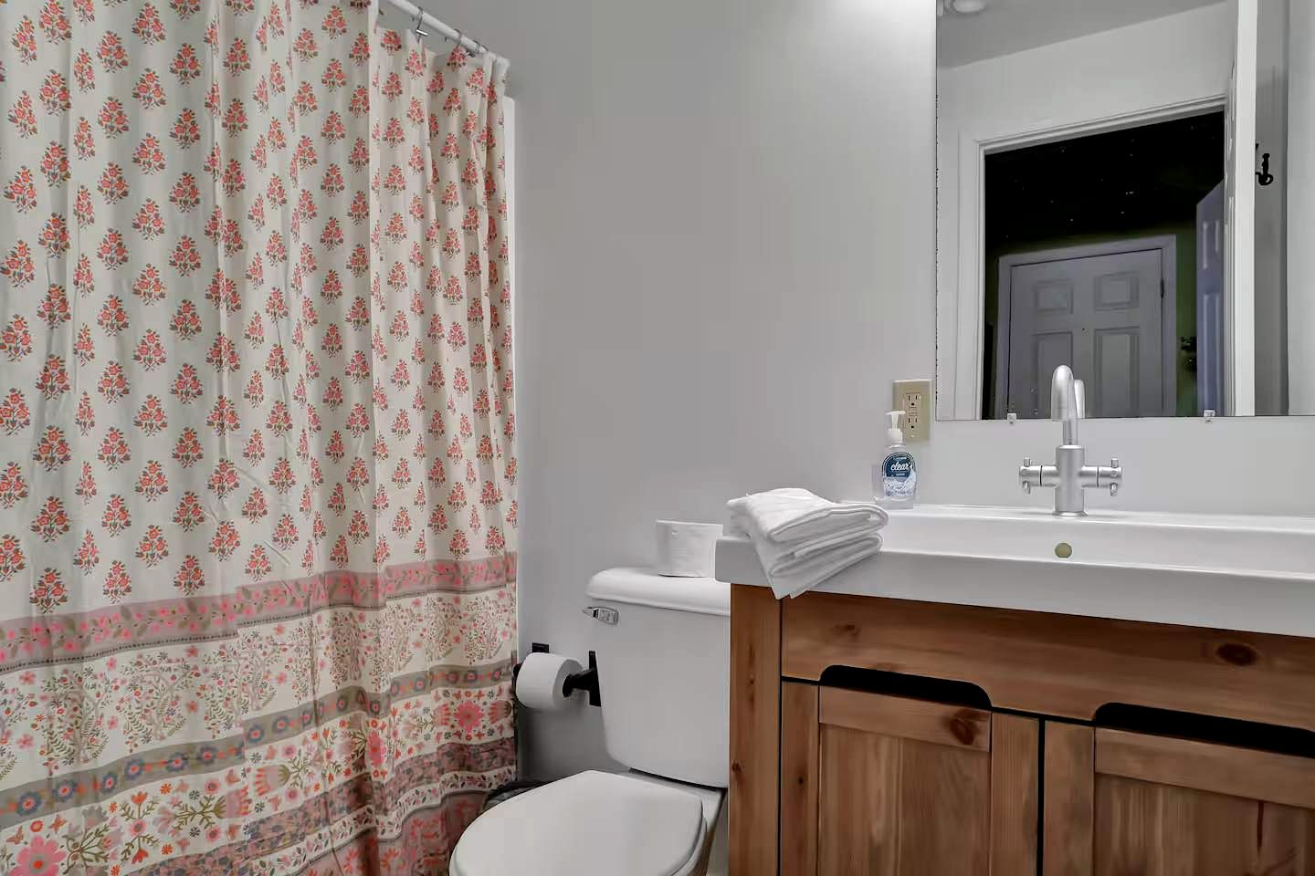 Pet Friendly Cabin for Large Groups in the Eastern Panhandle of West Virginia, Surrounded by Scenic Nature and Historic Attractions