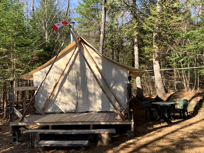 Tented Cabins (Saint-Calixte, Quebec, Canada)
