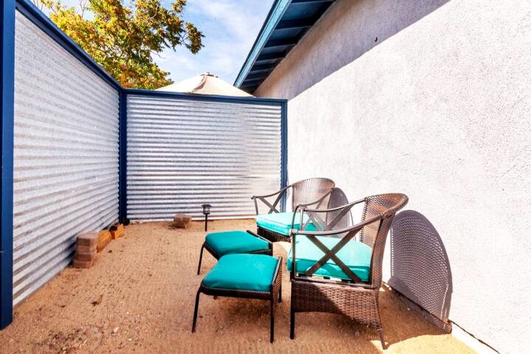 Cottages (Joshua Tree, California, United States of America)