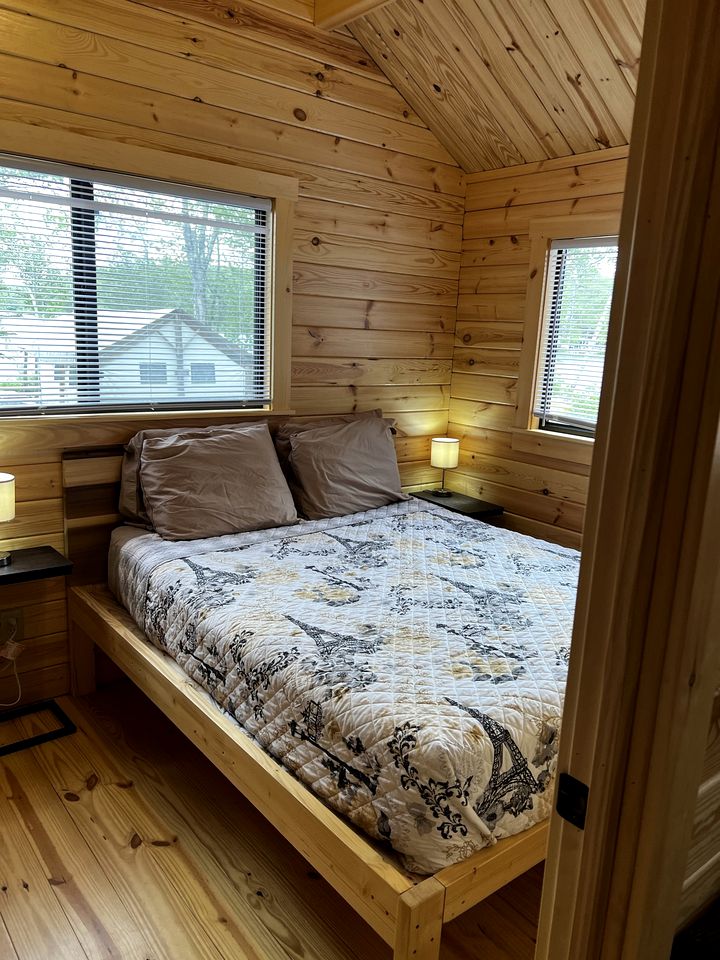 Lakeside Glamping Cabin for a Pet-Friendly Nature Escape near Lake Sebago