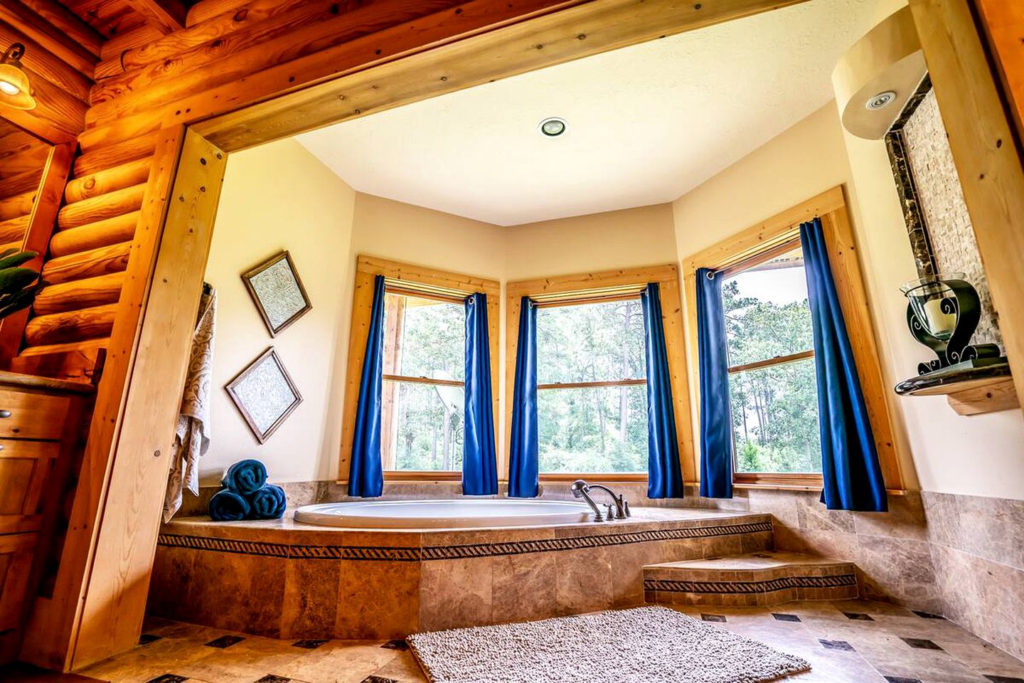 Fantastic Cabin Rental with Outdoor Living Space Ideal for a Lake Conroe Getaway