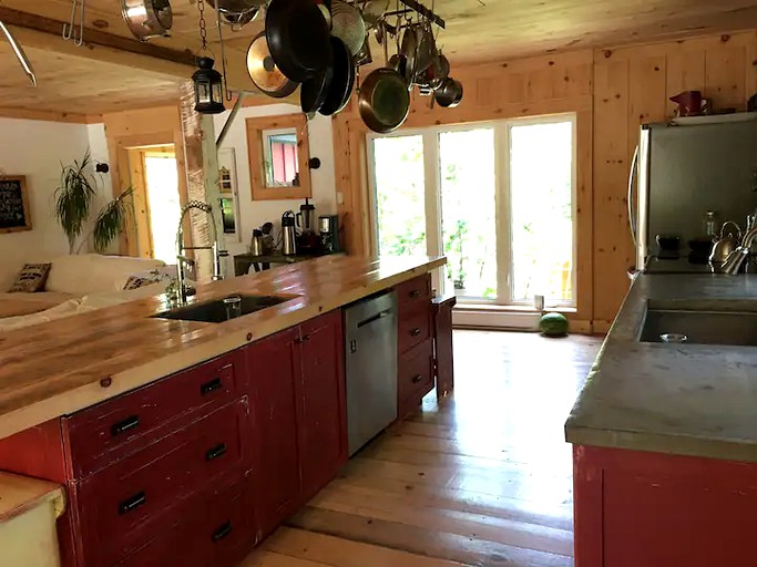 Cabins (The Blue Mountains, Ontario, Canada)