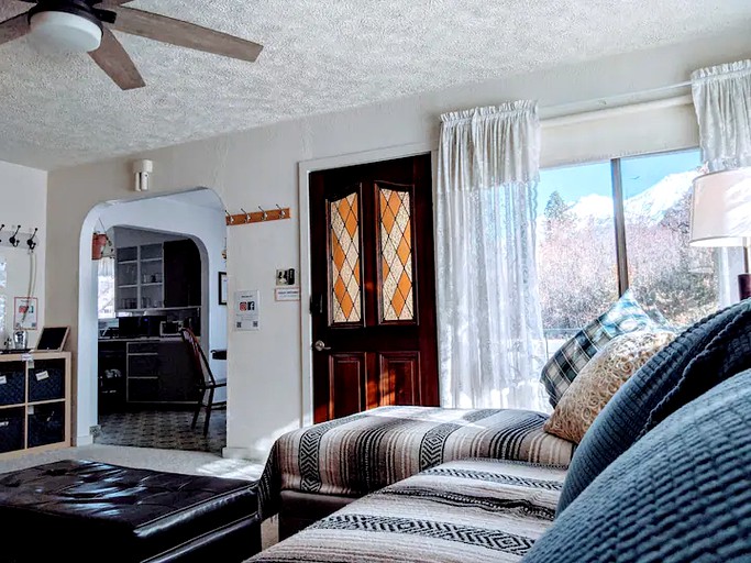 Cabins (Mount Shasta, California, United States of America)