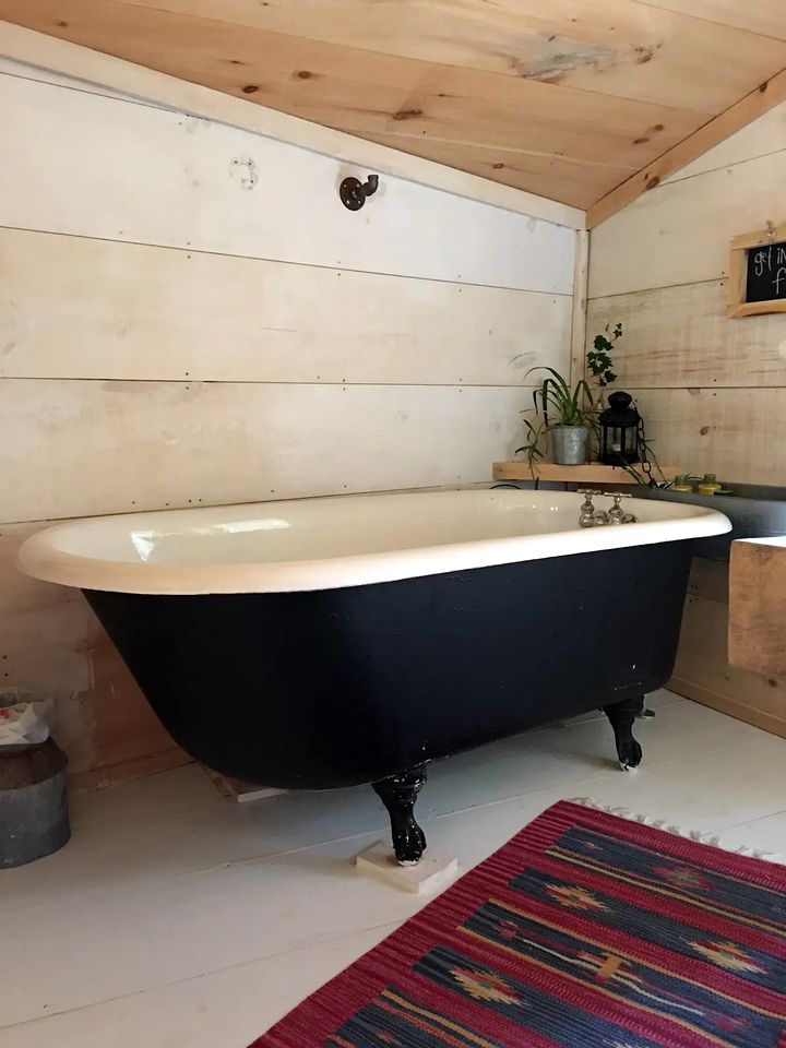 Private Bedroom for Rent in The Blue Mountains for Winter Getaways, Ontario