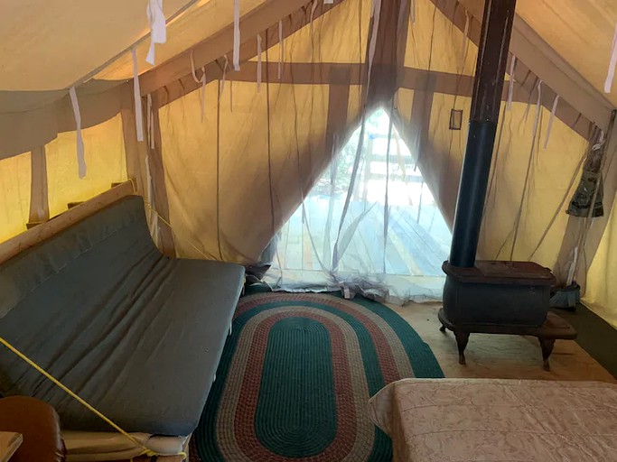 Tents (Saint-Calixte, Quebec, Canada)