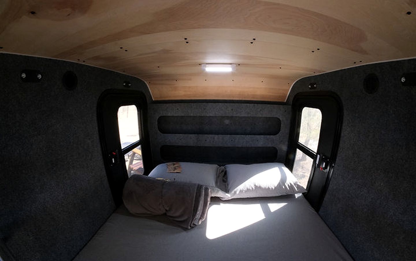 Peaceful Desert Glamping Trailer with Vineyard Views Near Death Valley National Park, California
