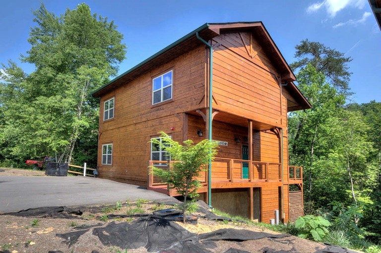 Luxury Gatlinburg Cabin with Theater & Game Room near Great Smoky Mountains National Park, TN