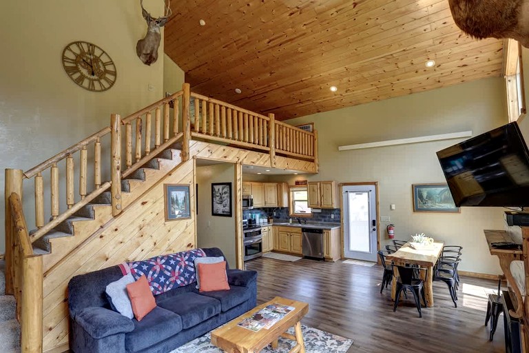 Lush Creekside Vacation Rental Haven near Mount Rushmore in South Dakota