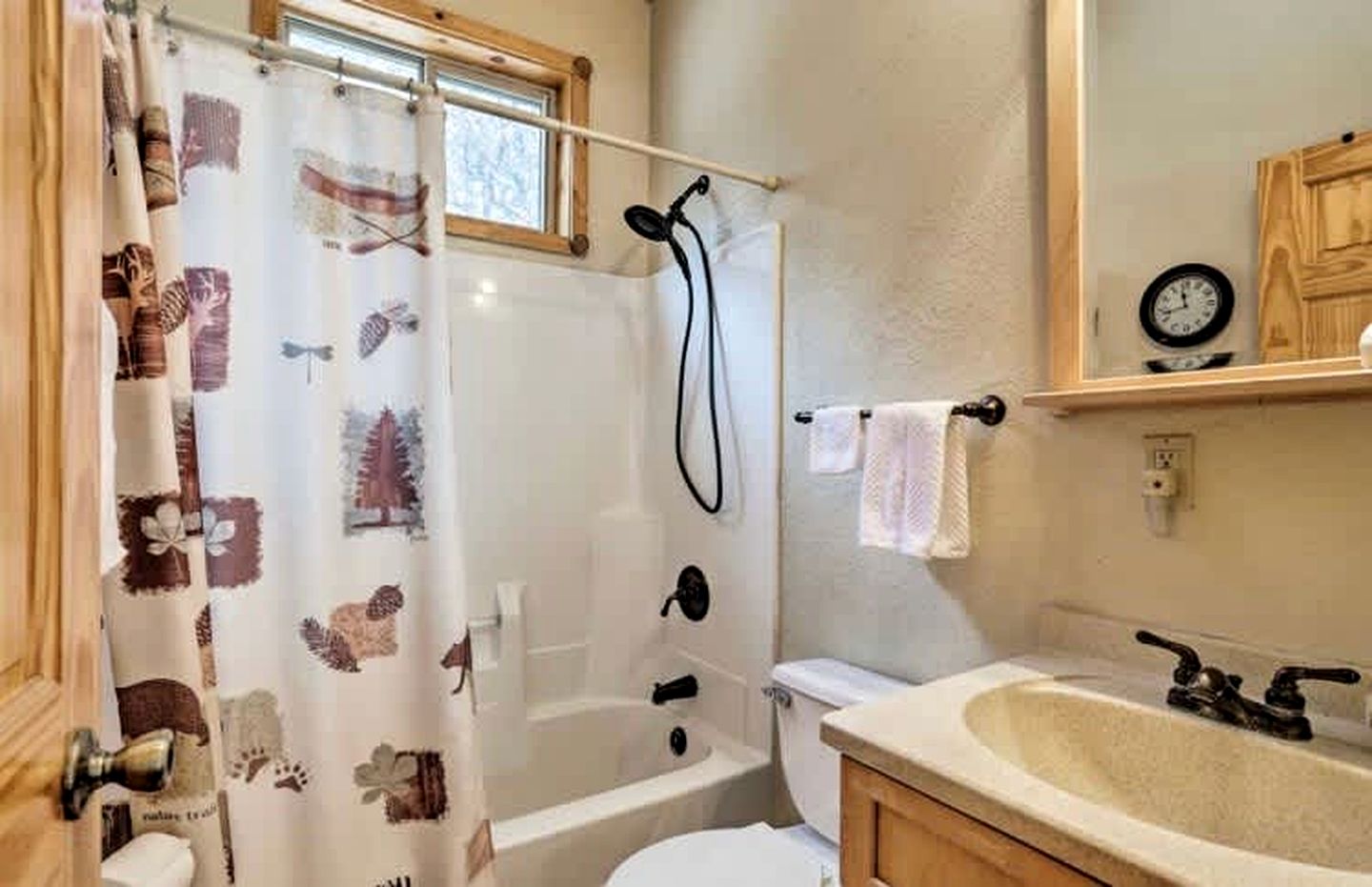 Lush Creekside Vacation Rental Haven near Mount Rushmore in South Dakota