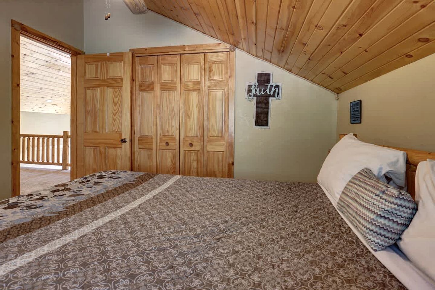 Lush Creekside Vacation Rental Haven near Mount Rushmore in South Dakota