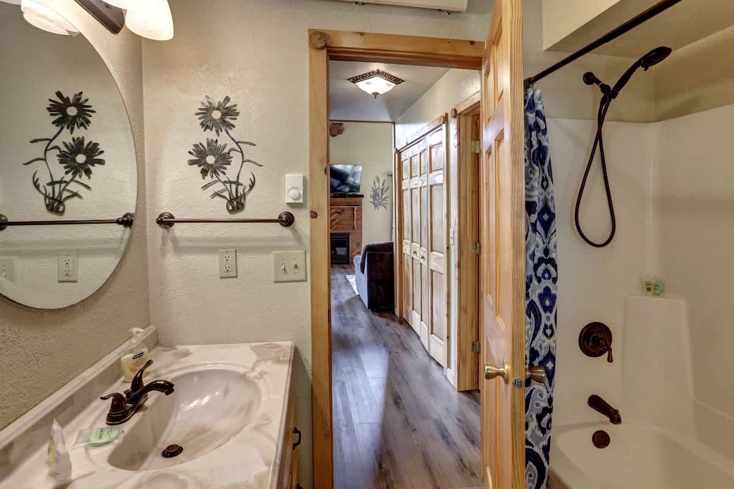 Lush Creekside Vacation Rental Haven near Mount Rushmore in South Dakota