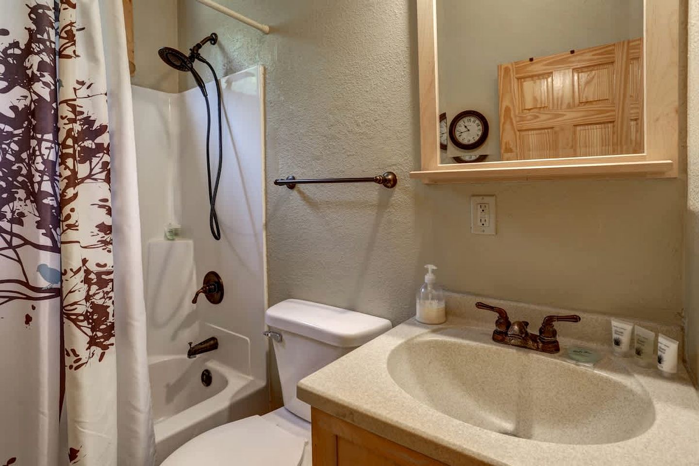 Lush Creekside Vacation Rental Haven near Mount Rushmore in South Dakota