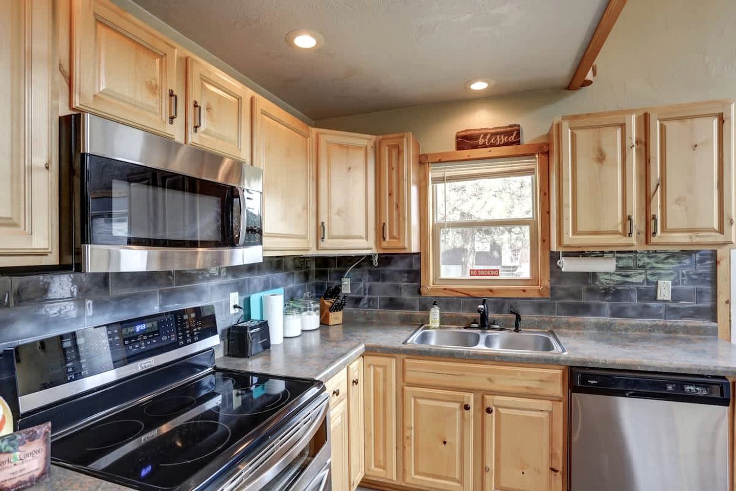 Lush Creekside Vacation Rental Haven near Mount Rushmore in South Dakota