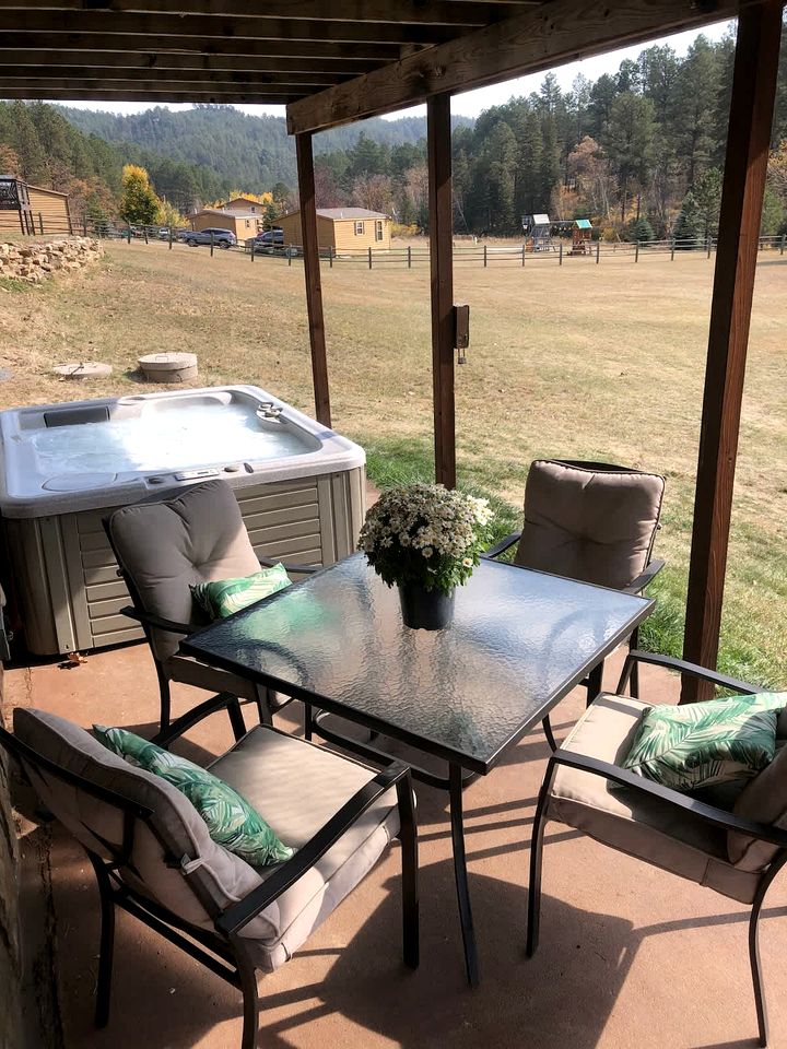 Lush Creekside Vacation Rental Haven near Mount Rushmore in South Dakota