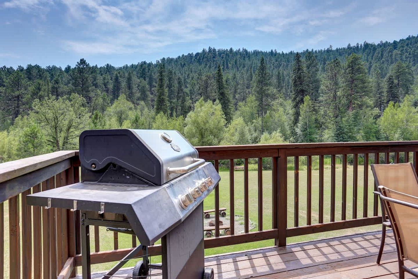 Lush Creekside Vacation Rental Haven near Mount Rushmore in South Dakota