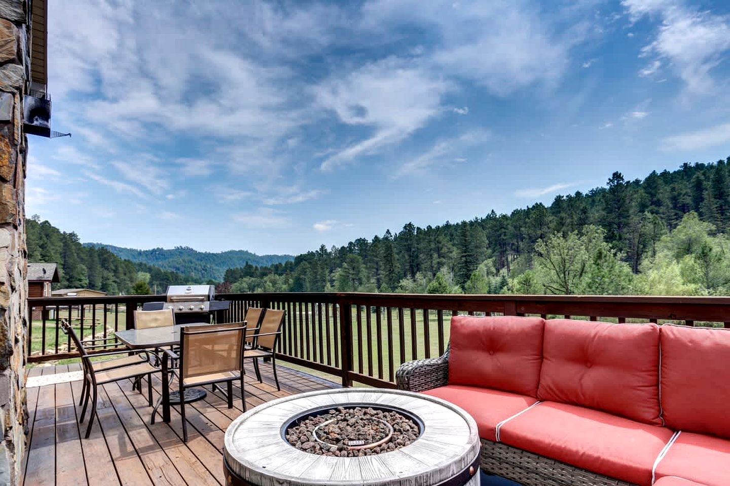 Lush Creekside Vacation Rental Haven near Mount Rushmore in South Dakota