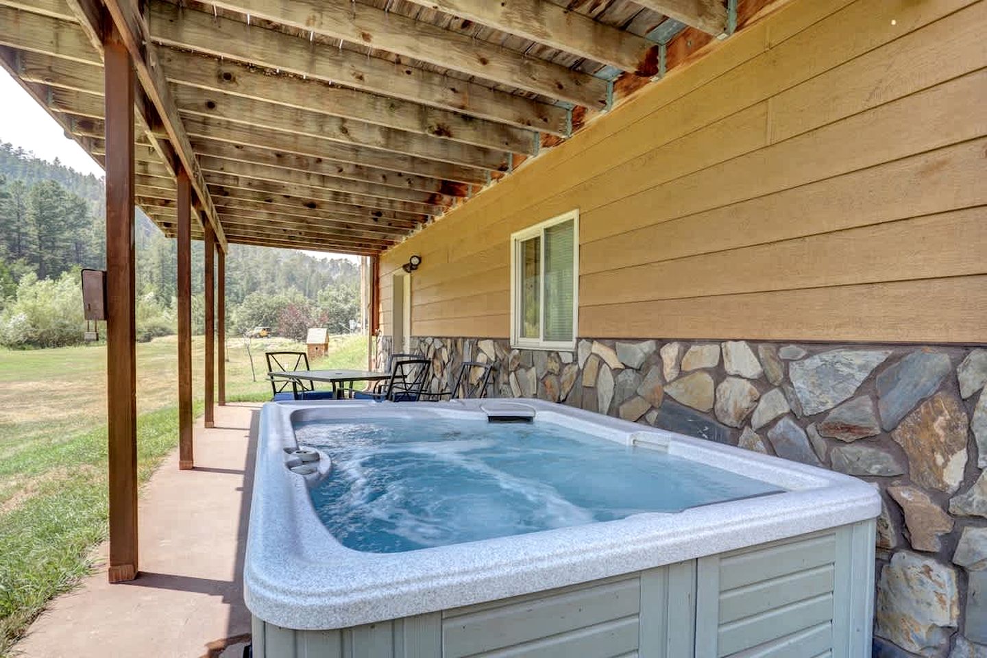 Lush Creekside Vacation Rental Haven near Mount Rushmore in South Dakota