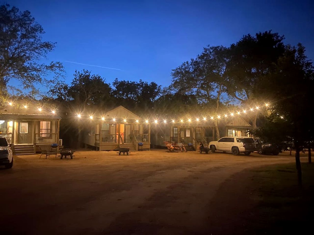 Exciting Glamping Getaway: Comfortable Tented Cabin on the Geronimo Creek in Seguin, Texas