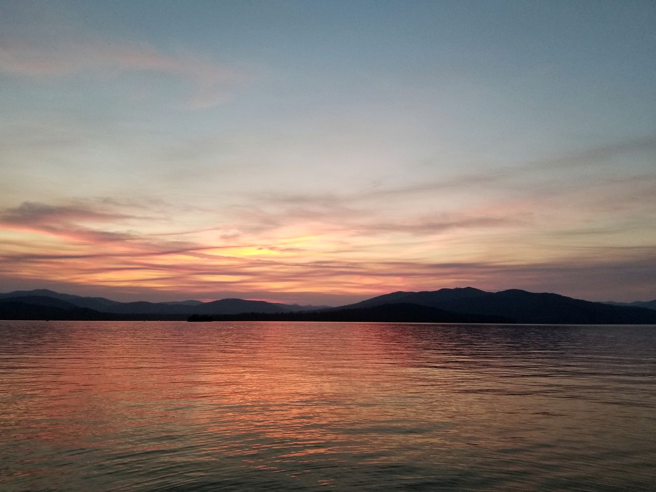 Cozy Glamping Escape with Mountain Views and Quiet Evenings in Sandpoint, Idaho