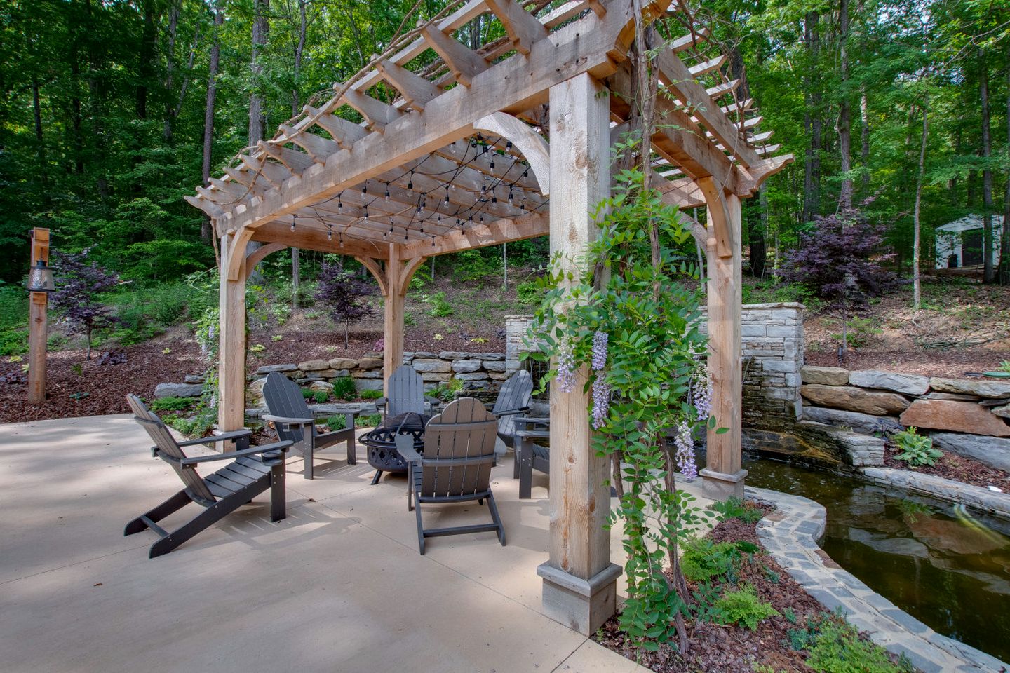 Lofted Romantic Tree House Immersed in Nature in Alabama