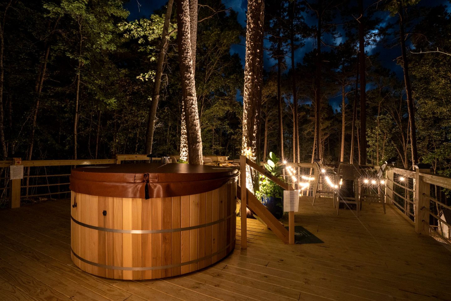 Lofted Romantic Tree House Immersed in Nature in Alabama