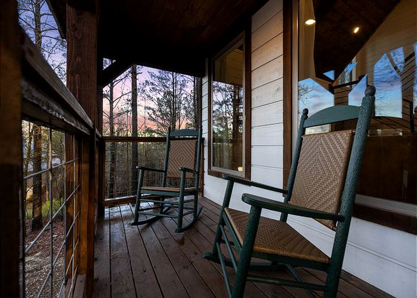 Charming Pet-Friendly Cabin Rental in Hochatown, Oklahoma - Incredible Destination for a Glamping Getaway near Broken Bow Lake