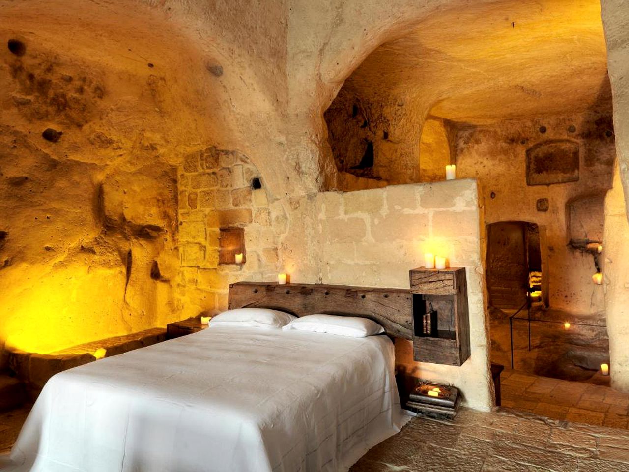 Spacious Luxury Cave Rental with Deluxe Bathtub in Matera, Southern Italy