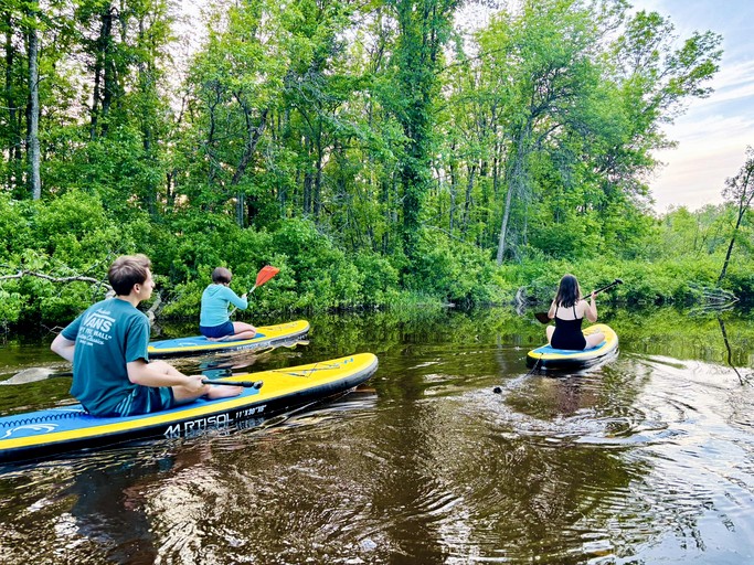 Lakefront Vacation Rental with a Kitchen in Rouyn-Noranda, Quebec | Cabins (Rouyn-Noranda, Quebec, Canada)