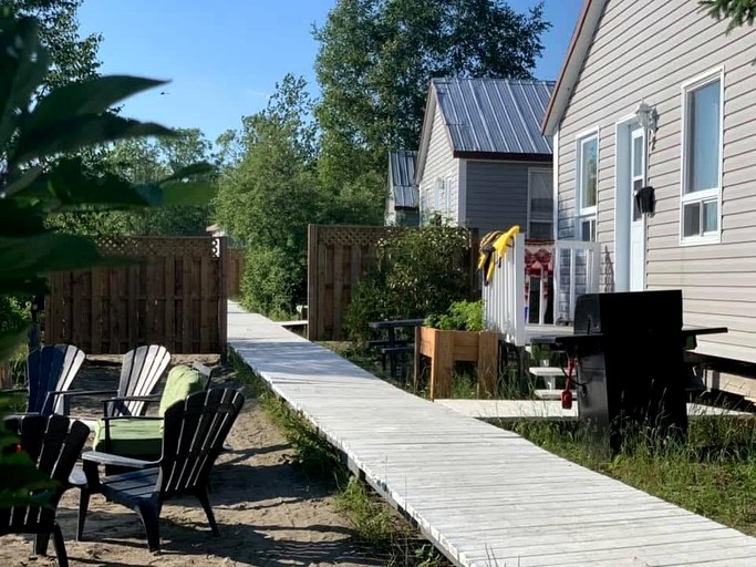 Lakefront Vacation Rental with a Kitchen in Rouyn-Noranda, Quebec | Cabins (Rouyn-Noranda, Quebec, Canada)