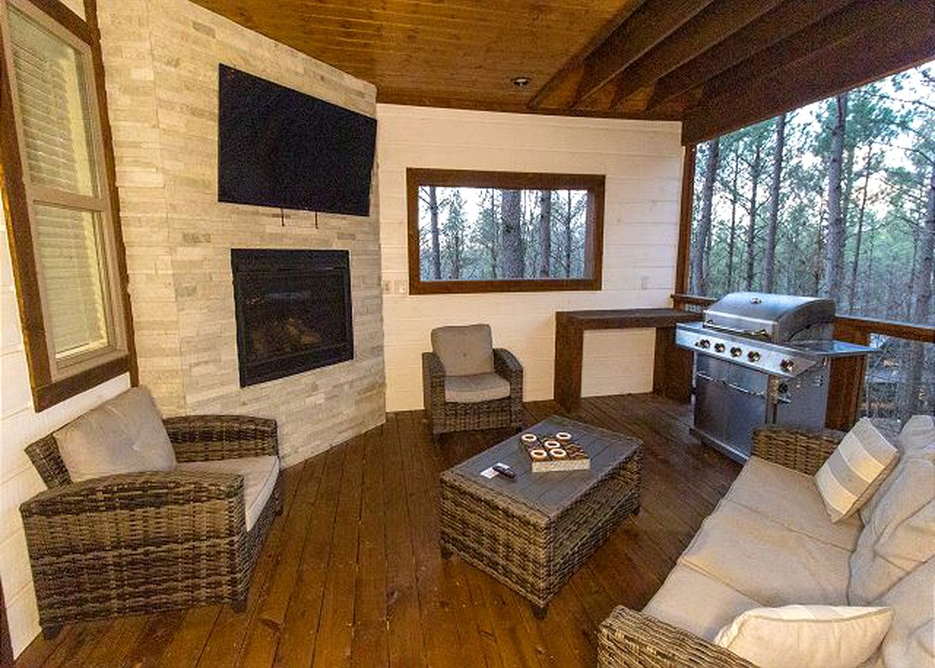 Charming Pet-Friendly Cabin Rental in Hochatown, Oklahoma - Incredible Destination for a Glamping Getaway near Broken Bow Lake
