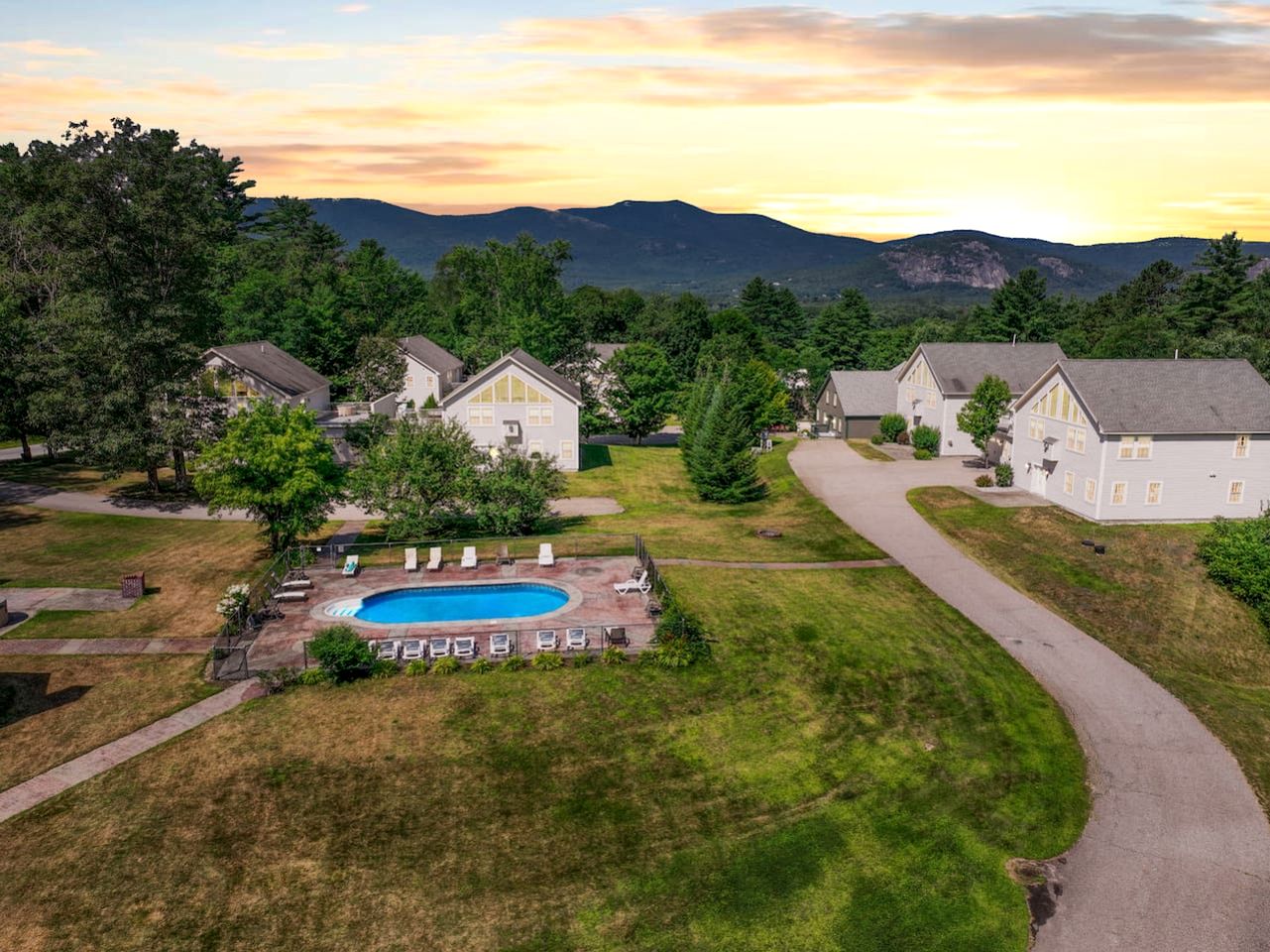 Charming North Conway NH Vacation Rental with Hot Tub, Pool Access & Mountain Views near Downtown