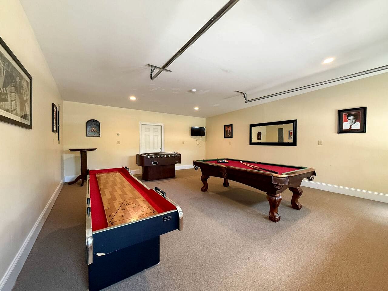Charming North Conway NH Vacation Rental with Hot Tub, Pool Access & Mountain Views near Downtown