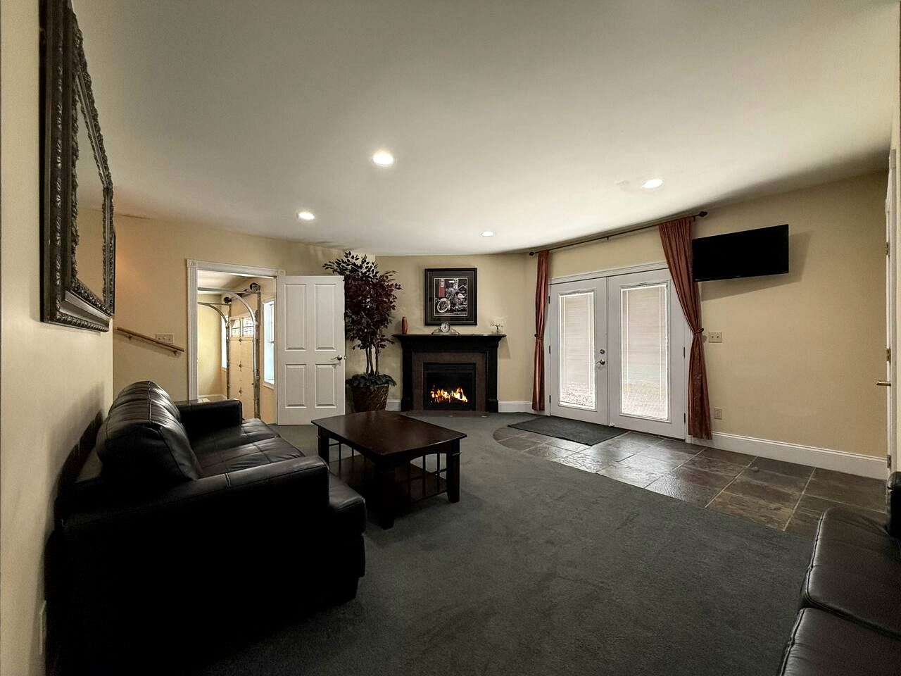 Charming North Conway NH Vacation Rental with Hot Tub, Pool Access & Mountain Views near Downtown