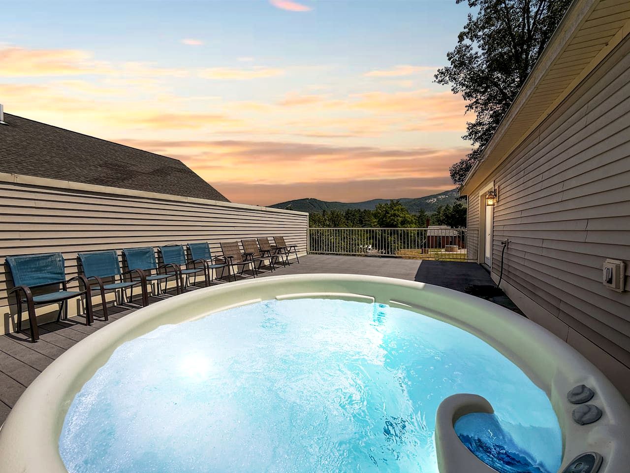Charming North Conway NH Vacation Rental with Hot Tub, Pool Access & Mountain Views near Downtown