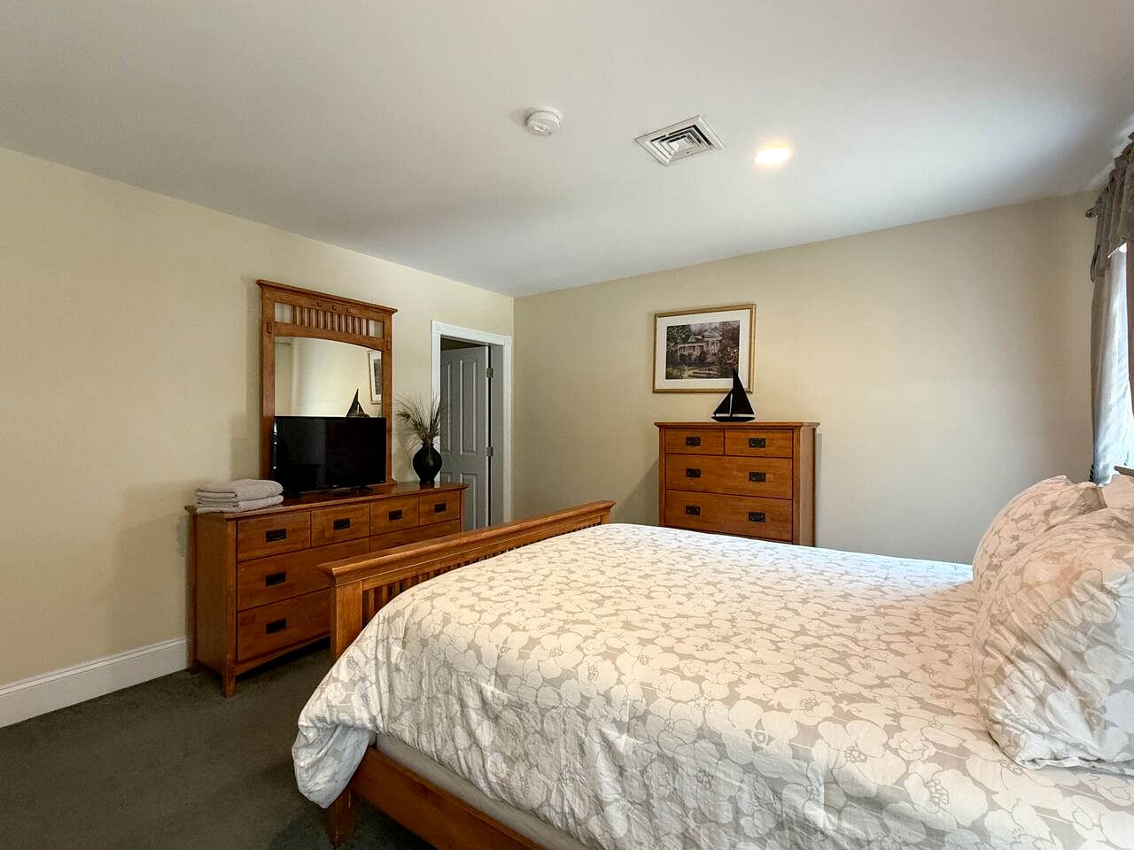 Spacious North Conway Vacation Home with Hot Tub & Mountain Views near Downtown, New Hampshire