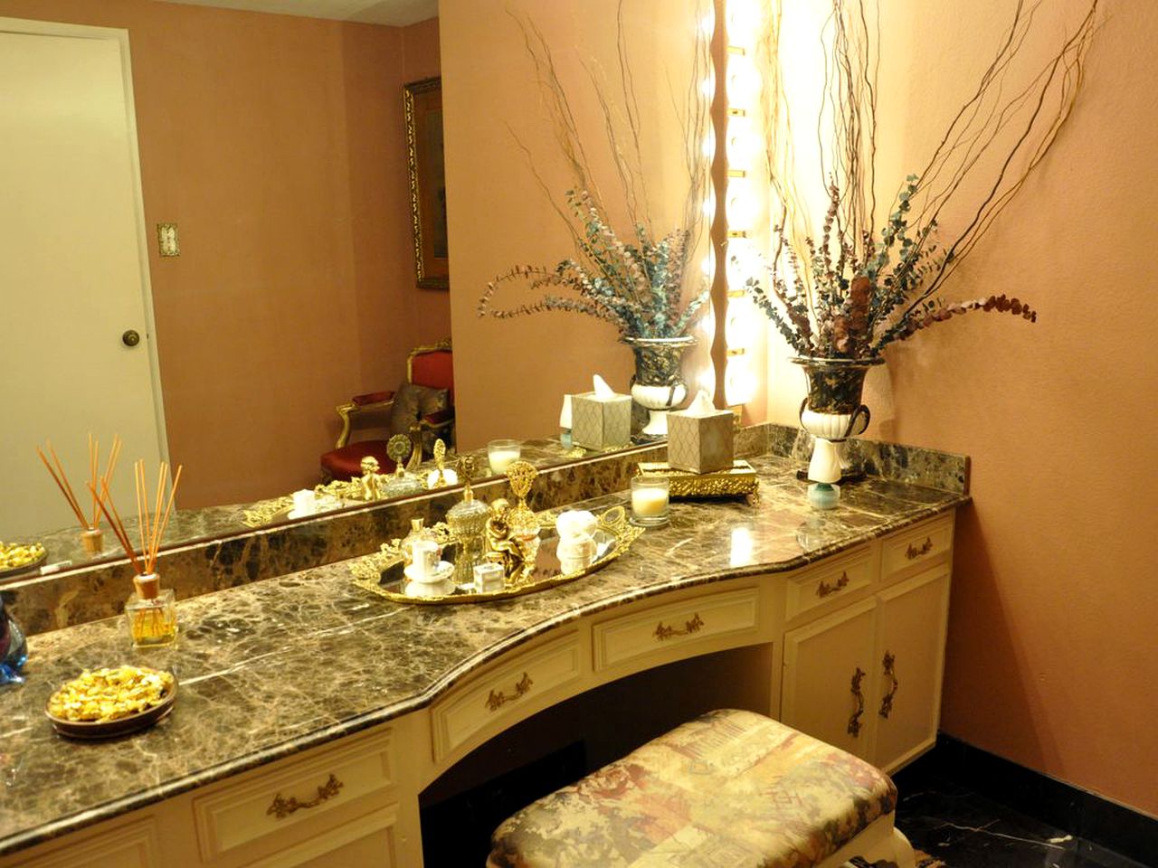 Spacious Waterfront Villa Rental for Weekend Getaways near Dallas, Texas