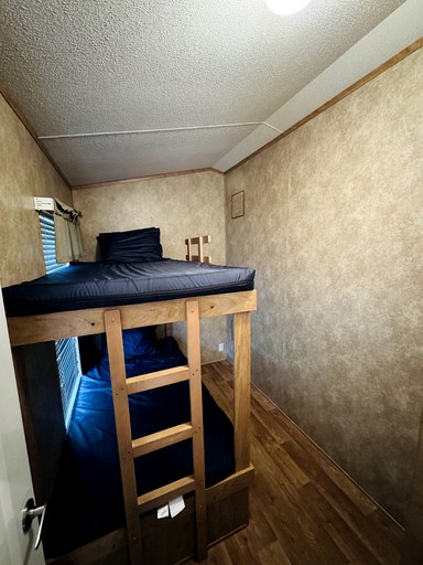 Quaint Cozy Cabin Well Equipped in Wisconsin Dells | Cabins (Wisconsin Dells, Wisconsin, United States of America)