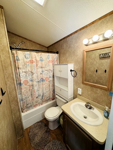 Family-Friendly Cabin with Shared Outdoor Pool in Wisconsin Dells | Cabins (Wisconsin Dells, Wisconsin, United States of America)