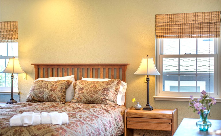 Cottages (Dillon Beach, California, United States)